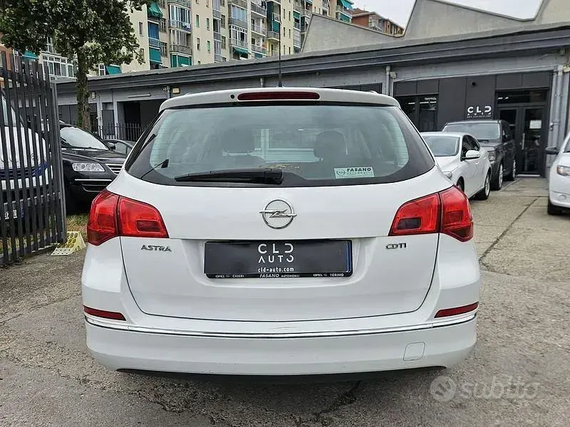 Usata Opel Astra 131 CV (96 kW) 2014 Bianco Station wagon