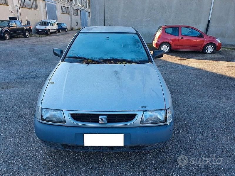 Usata Seat Ibiza SE 64 CV (47 kW) 1999 Grigio Utilitaria