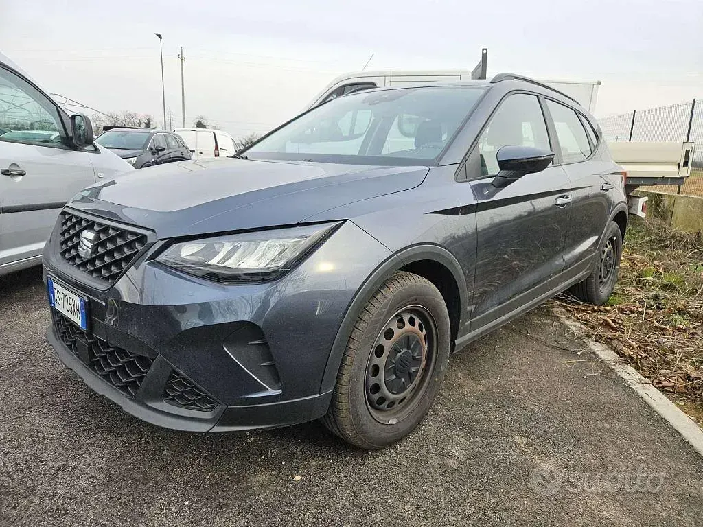 Usata Seat Arona 95 CV (69 kW) 2024 Grigio SUV
