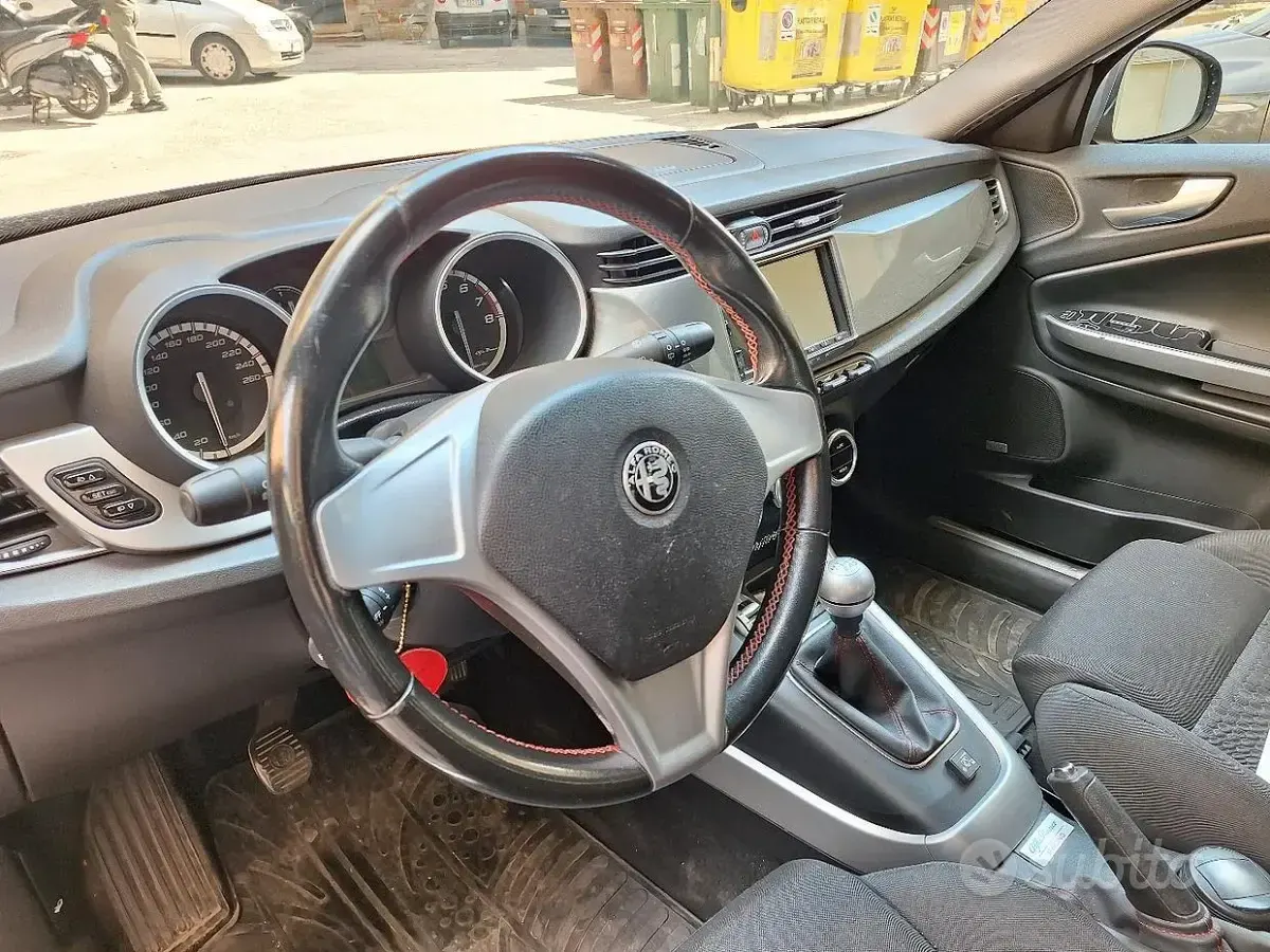 Usata Alfa Romeo Giulietta 120 CV (88 kW) 2012 Utilitaria