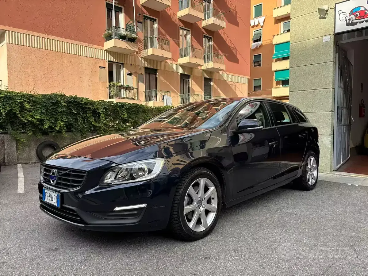 Usata Volvo V60 Business Edition 120 CV (88 kW) 2018 Bluazzurro Station wagon