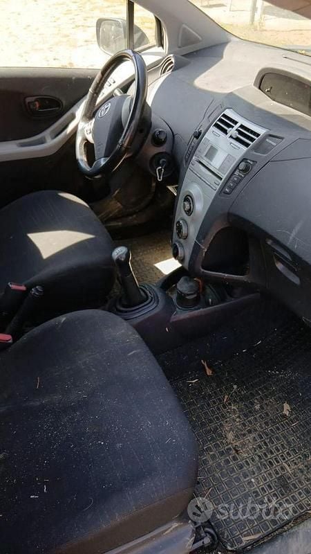 Usata Toyota Yaris 2006 Blu Berlina