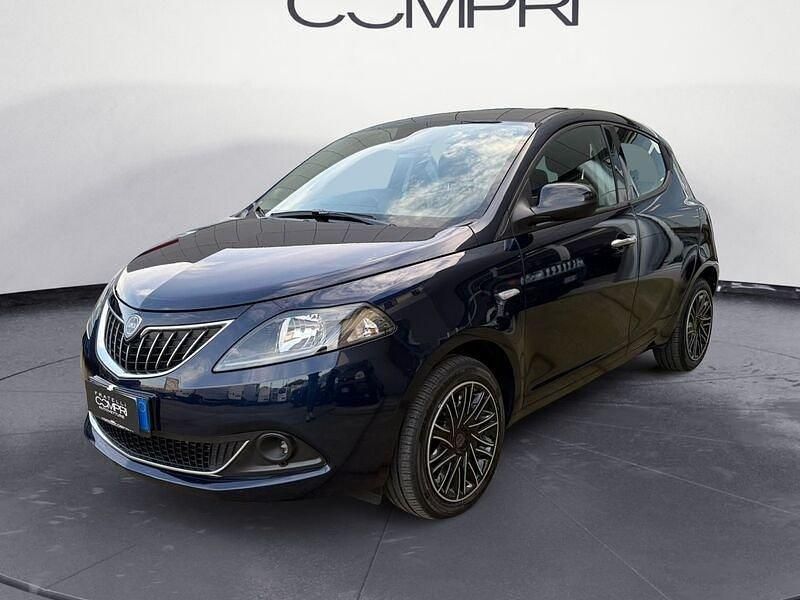 Usata Lancia Ypsilon Gold 69 CV (50 kW) 2022 Blu dipinto di blu Utilitaria