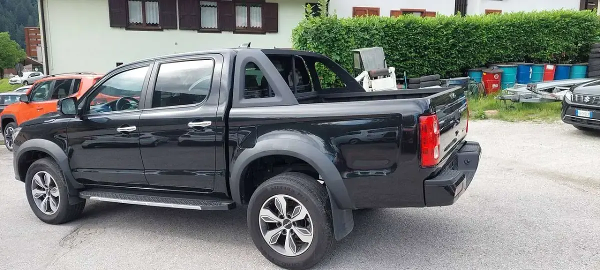 Usata EVO Cross 4 136 CV (100 kW) 2025 Nero Pick-up
