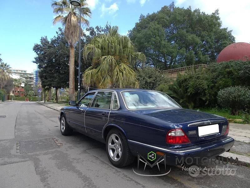 Usata Jaguar XJ 237 CV (174 kW) 1999 Blu Berlina