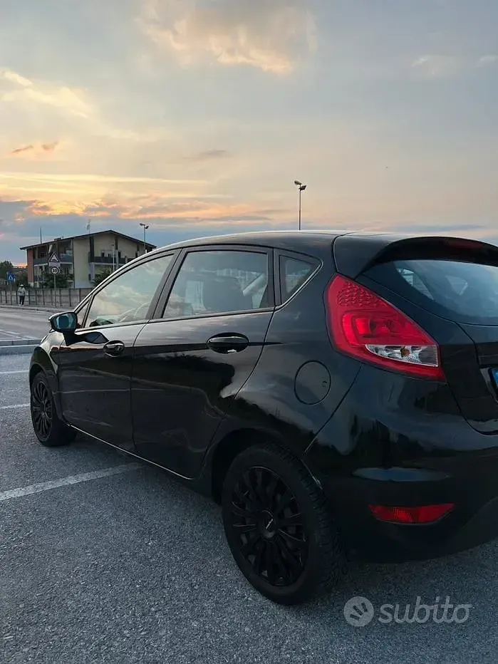 Usata Ford Fiesta 2012 Nero Berlina