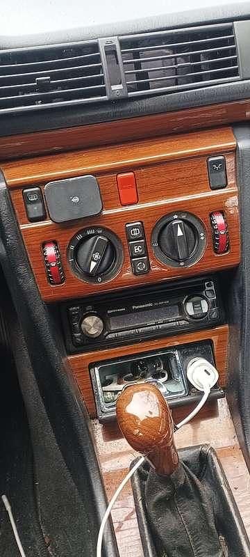 Usata Mercedes 200 122 CV (89 kW) 1993 Bronzo Berlina