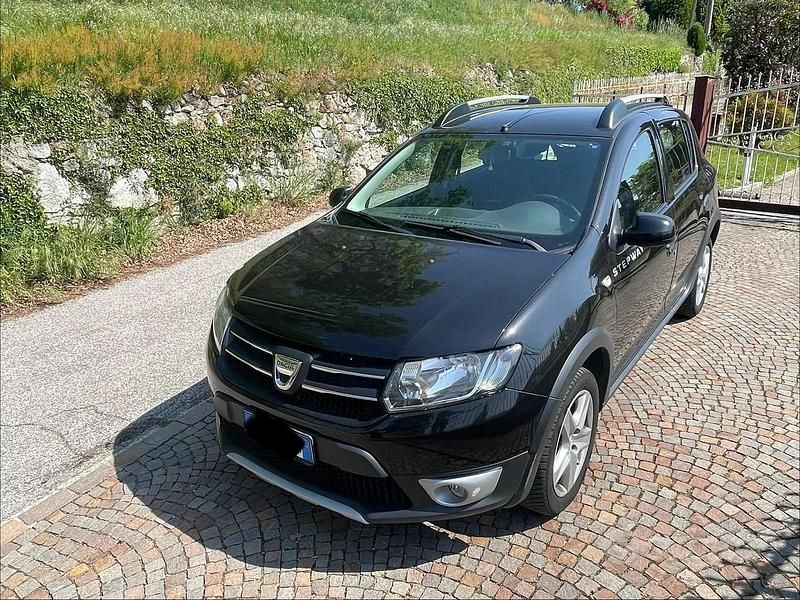 Usata Dacia Sandero Stepway 90 CV (66 kW) 2015 Nero Utilitaria