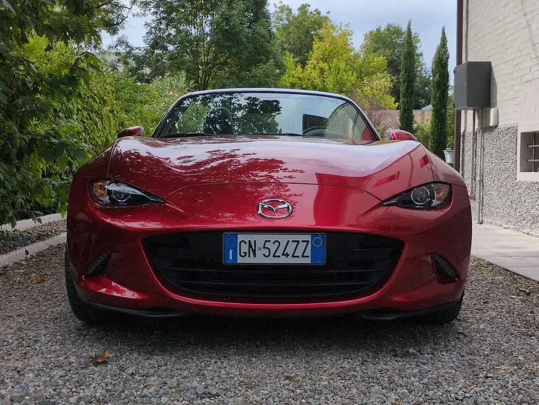 Usata Mazda MX5 Exclusive-Line 184 CV (135 kW) 2023 Rosso Cabrio