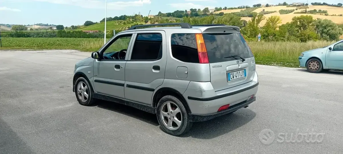 Usata Suzuki Ignis 99 CV (72 kW) 2005 Grigio Utilitaria