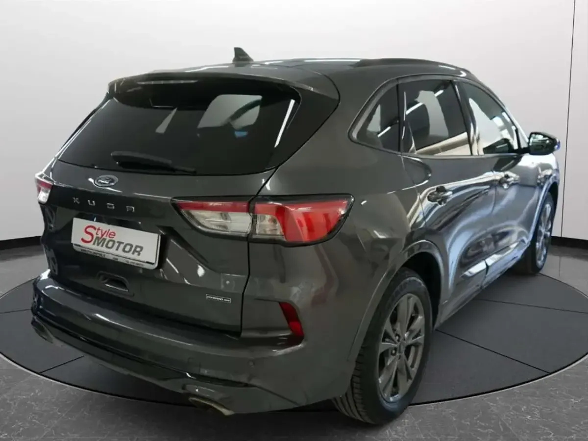 Usata Ford Kuga ST-Line X 152 CV (111 kW) 2023 Grigio scuro SUV