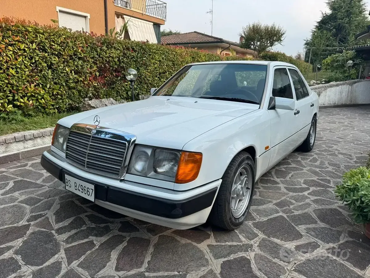 Usata Mercedes 200 122 CV (89 kW) 1989 Bianco Berlina
