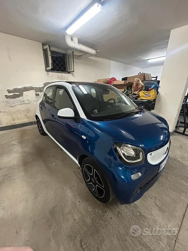 Usata Smart ForFour Prime 2015 Blu Utilitaria