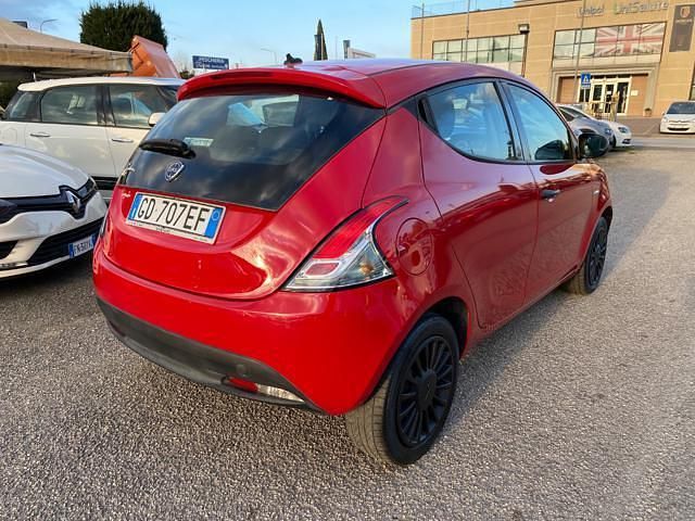 Usata Lancia Ypsilon Silver 69 CV (50 kW) 2020 Rosso