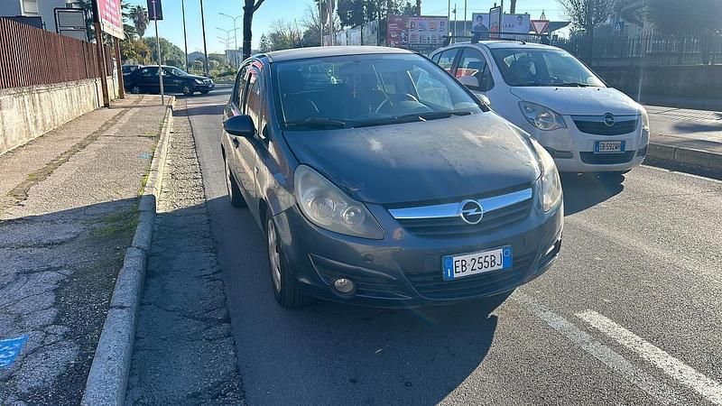 Usata Opel Corsa Edition 75 CV (55 kW) 2010 Blu Berlina