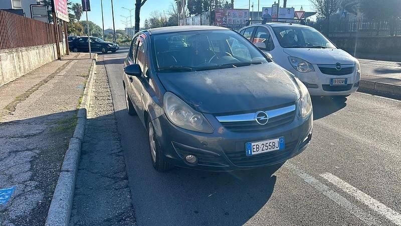 Blu Usata 2010 Opel Corsa Edition Tre volumi | 650 € (Super prezzo) - Immagine 1/4