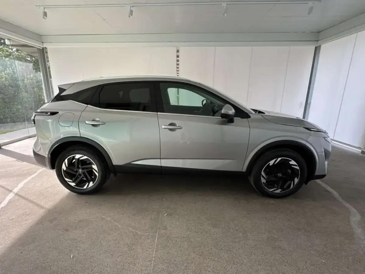 Usata Nissan Qashqai N-Connecta 158 CV (116 kW) 2025 Grigio SUV