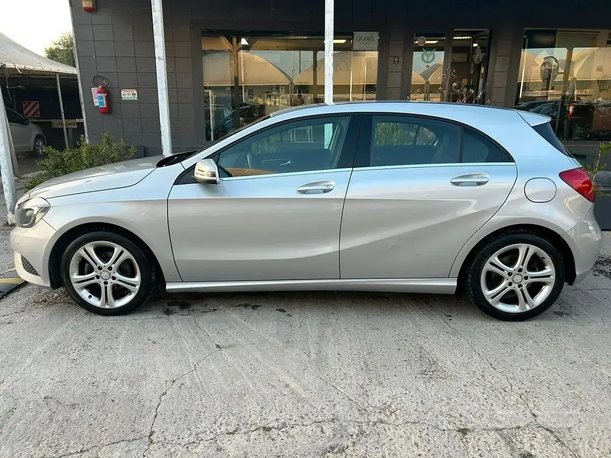 Usata Mercedes A180 Executive 109 CV (80 kW) 2014 Grigio Utilitaria
