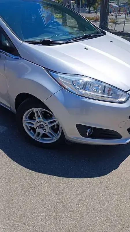 Usata Ford Fiesta Titanium 75 CV (55 kW) 2015 Grigio Utilitaria