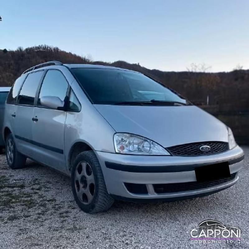 Begagnad Ford Galaxy 116 HK (85 kW) 2002 Grå Minibuss