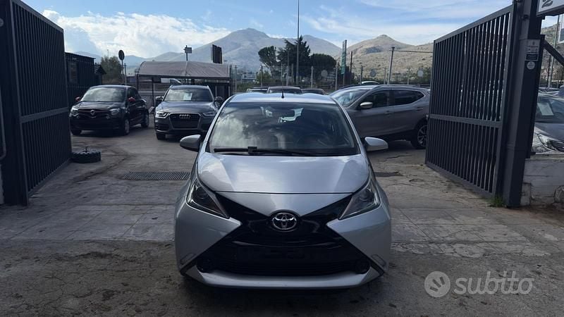 Usata Toyota Aygo X-clusiv 69 CV (50 kW) 2015 Grigio Utilitaria