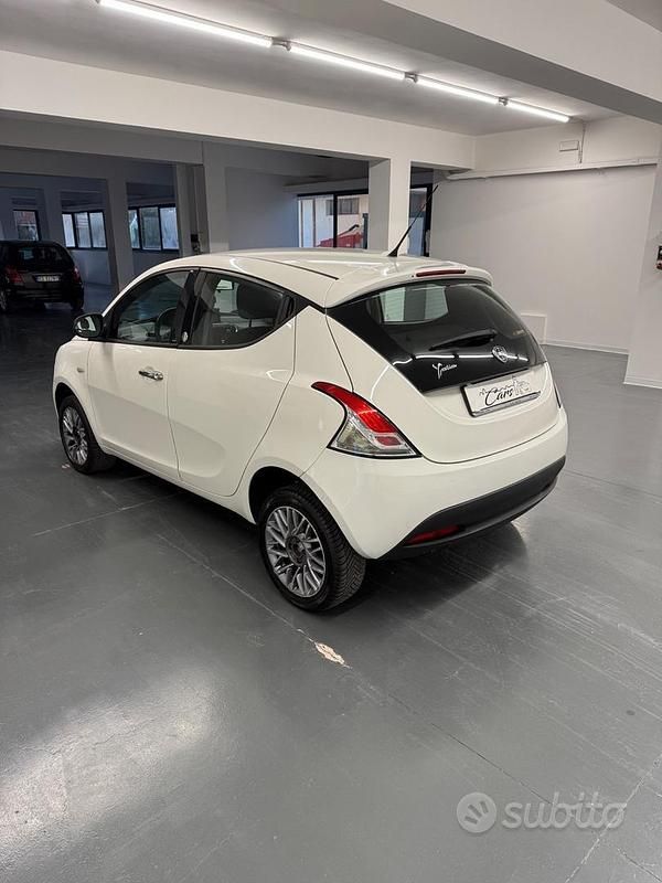 Usata Lancia Ypsilon Gold 85 CV (62 kW) 2013 Bianco Utilitaria