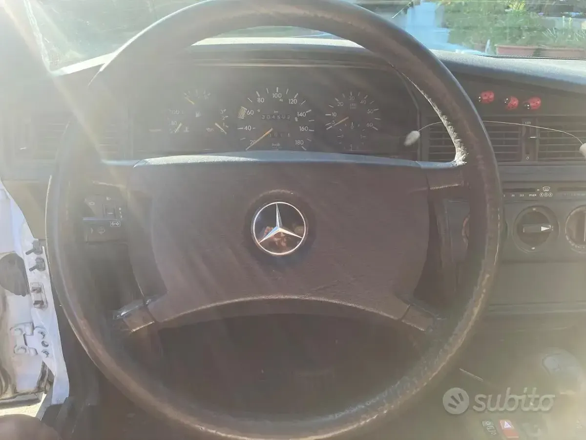 Usata Mercedes 190 75 CV (55 kW) 1990 Berlina