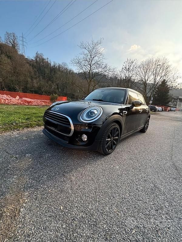 Usata Mini Cooper D Hype 117 CV (86 kW) 2018 Nero Utilitaria