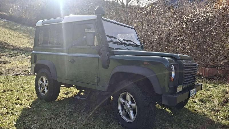 Usata Land Rover Defender SE 122 CV (89 kW) 2005 Verde Station wagon