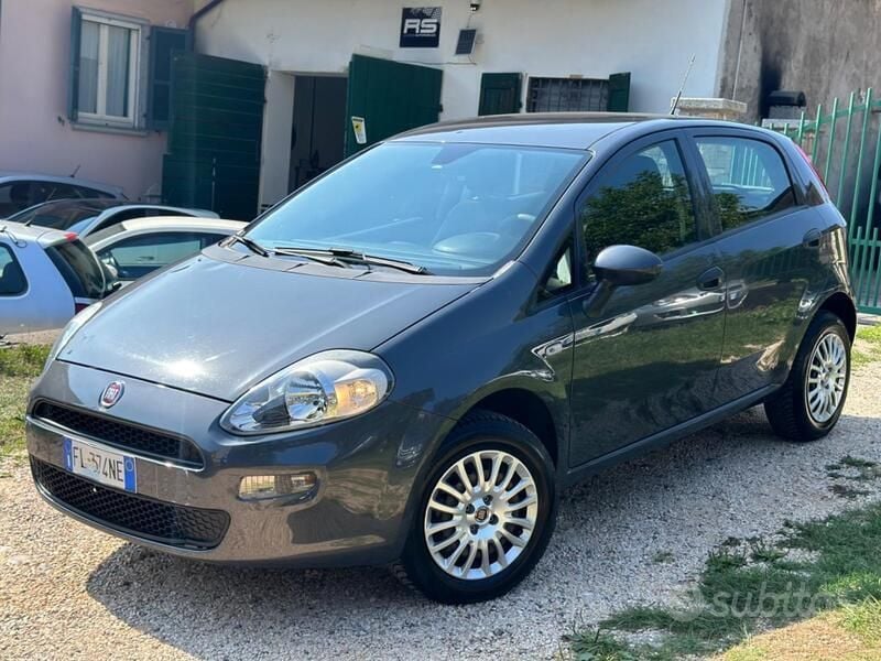 Grigio Usata 2018 Fiat Punto Street Due volumi | 4990 € (Ottimo prezzo) - Immagine 1/4