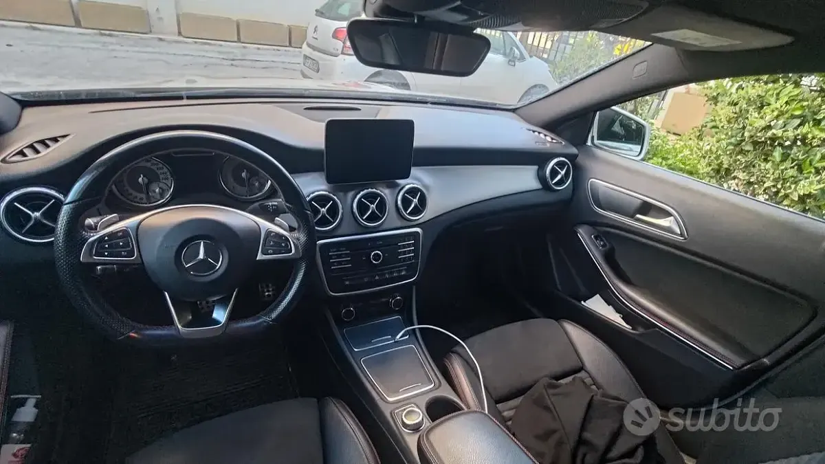 Usata Mercedes GLA200 Executive 136 CV (100 kW) 2017 Grigio SUV