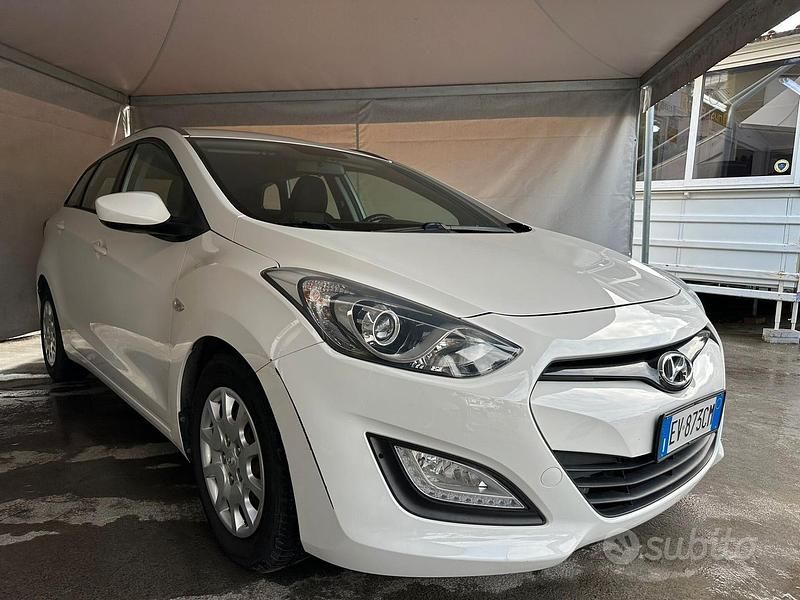 Begagnad Hyundai i30 GO! 110 HK (80 kW) 2014 Vit Sedan