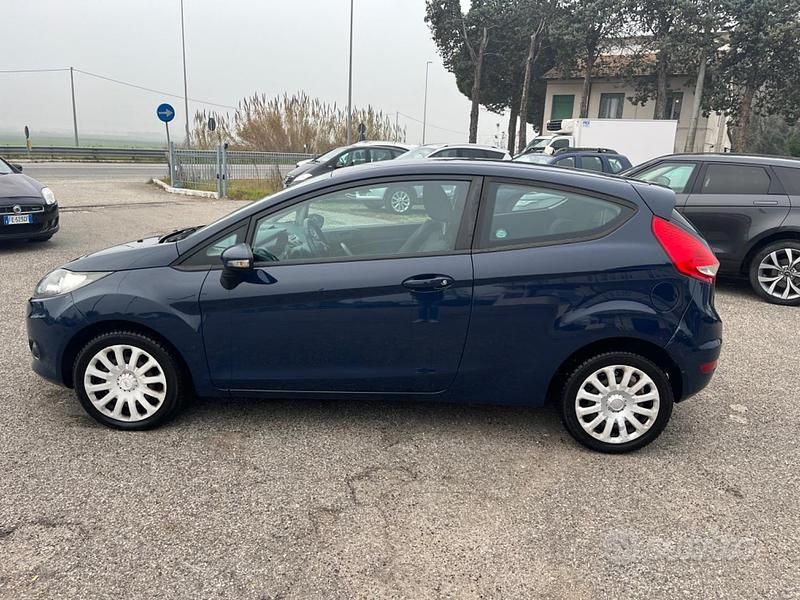 Gebraucht Ford Fiesta Business Edition 97 PS (71 kW) 2011 Blau Coupé