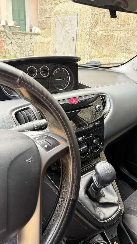 Usata Lancia Ypsilon Silver 69 CV (50 kW) 2012 Bianco Utilitaria