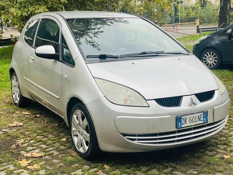 Argento Usata 2007 Mitsubishi Colt Tre volumi | 2190 € (Ottimo prezzo) - Immagine 1/4