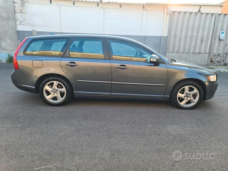 Usata Volvo V50 R-Design 114 CV (83 kW) 2011 Grigio Station wagon