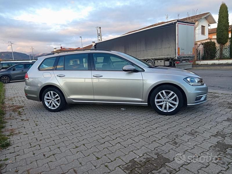 Używany VW Golf VII Executive 116 KM (85 kW) 2018 Szary Kombi