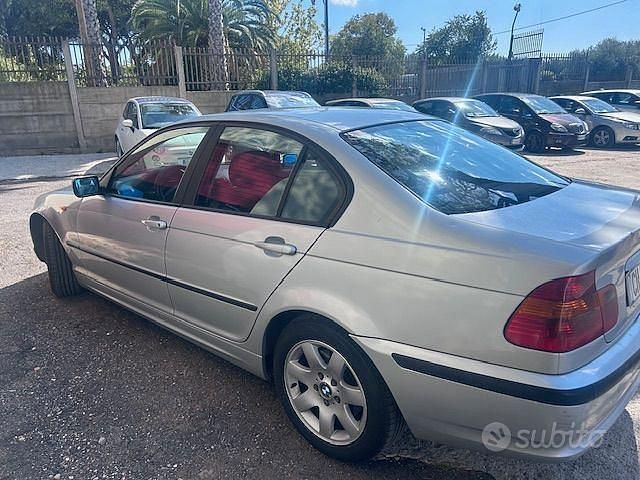 Grigio Usata 2003 BMW 320 Tre volumi | 2500 € (Buon prezzo) - Immagine 1/4