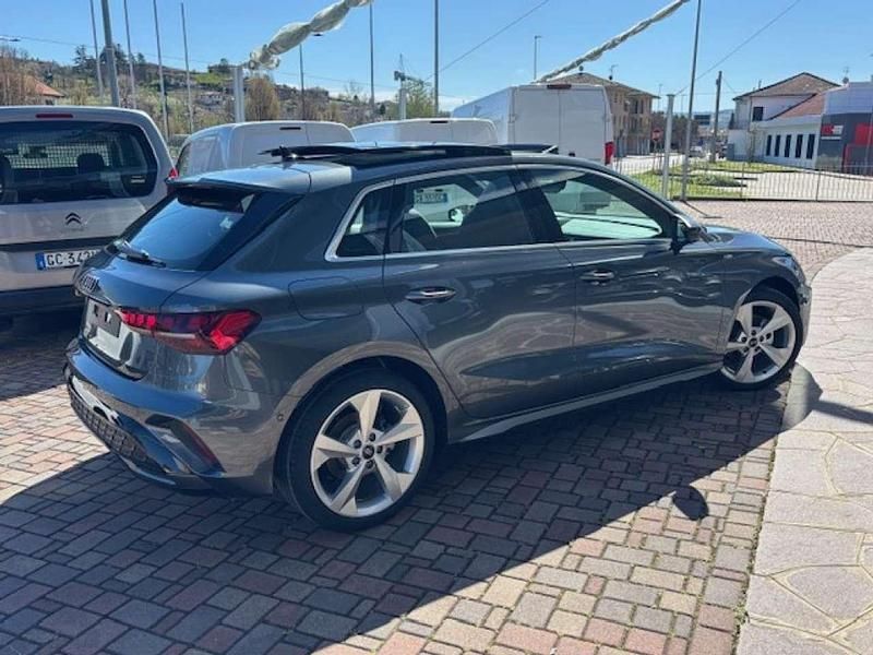 Nuova Audi A3 S-Line 150 CV (110 kW) 2025 Grigio scuro Berlina