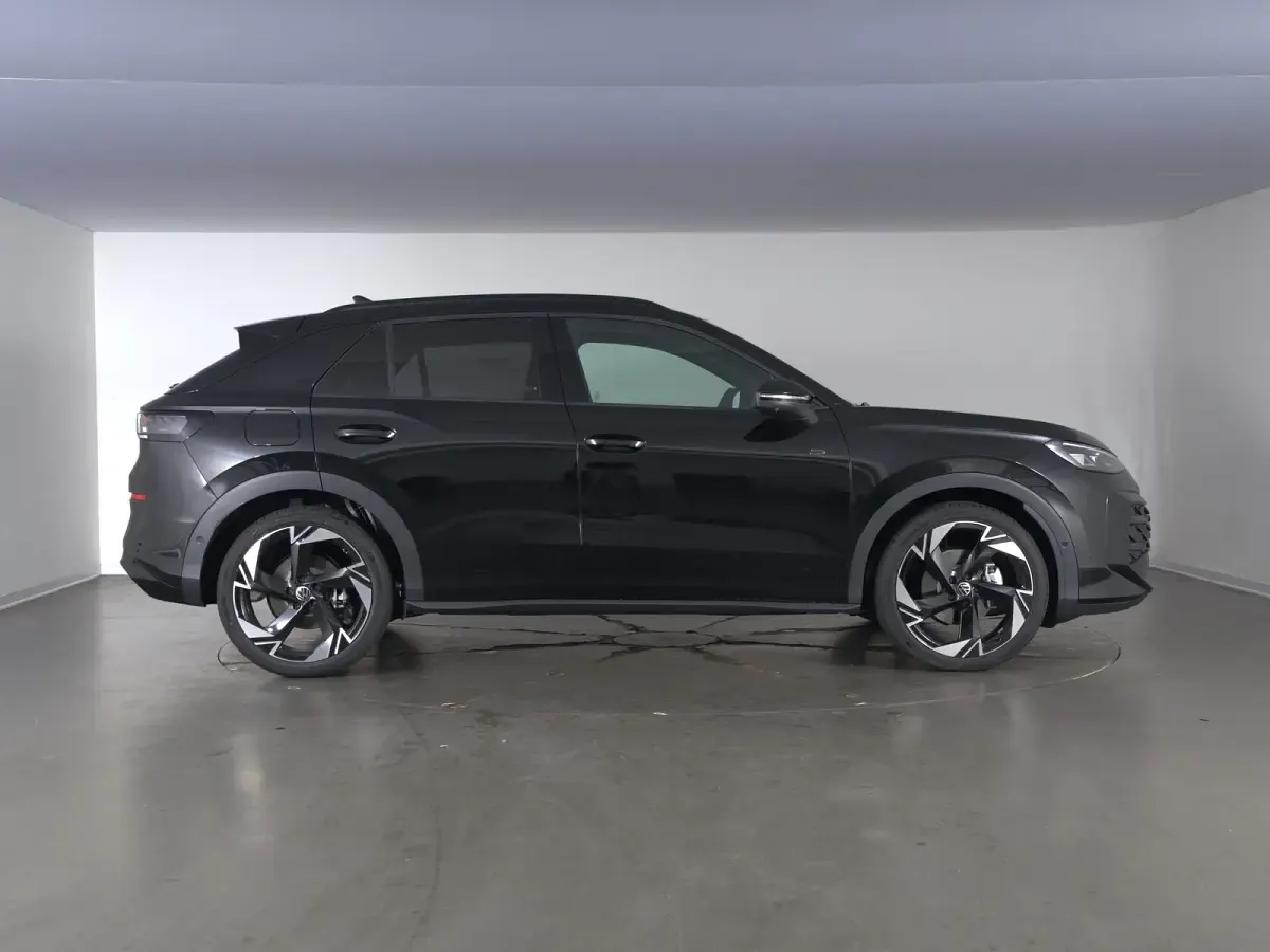 Nuova VW T-Roc R-line 150 CV (110 kW) 2026 Grenadill black metallizzato SUV