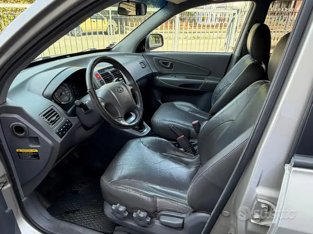 Usata Hyundai Tucson Dynamiq 113 CV (83 kW) 2006 Grigio SUV