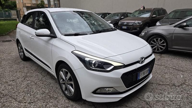 Bianco Usata 2016 Hyundai i20 GO! Tre volumi | 6600 € (Ottimo prezzo) - Immagine 1/4
