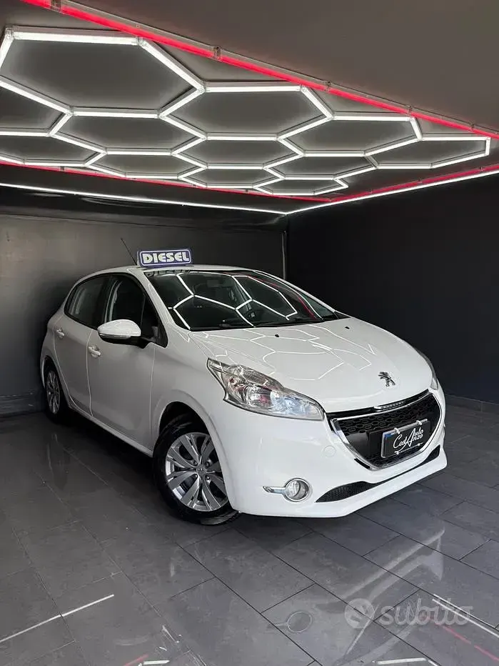 Usata Peugeot 208 Allure 68 CV (50 kW) 2013 Bianco Utilitaria