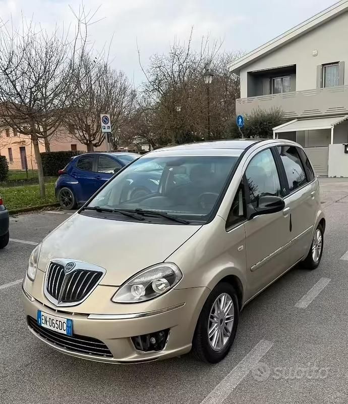 Usata Lancia Musa 77 CV (56 kW) 2012 Grigio Monovolume
