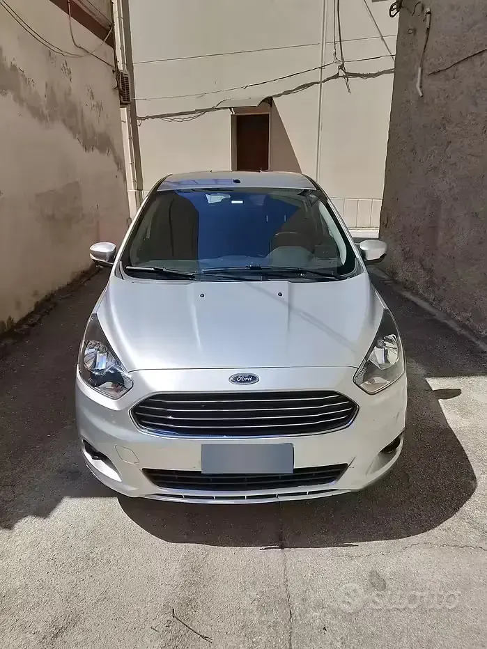Usata Ford Ka 70 CV (51 kW) 2017 Grigio Berlina