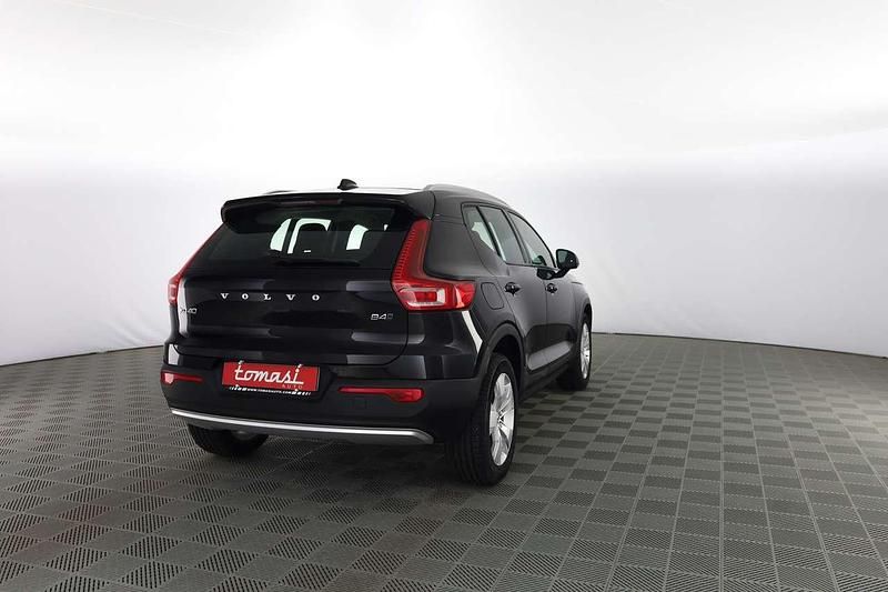 Usata Volvo XC40 Momentum 197 CV (144 kW) 2021 Nero SUV