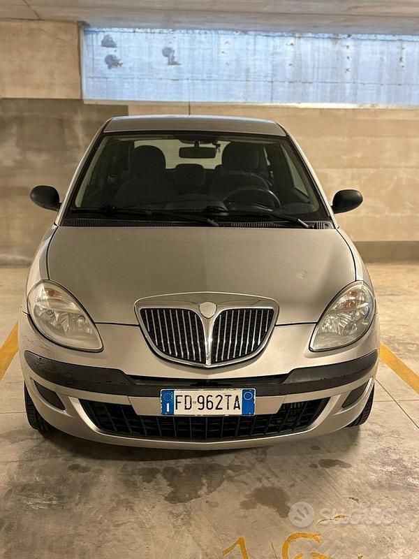 Usata Lancia Ypsilon 60 CV (44 kW) 2016 Grigio Utilitaria