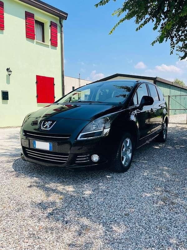 Usata Peugeot 5008 Access 115 CV (84 kW) 2013 Nero Monovolume