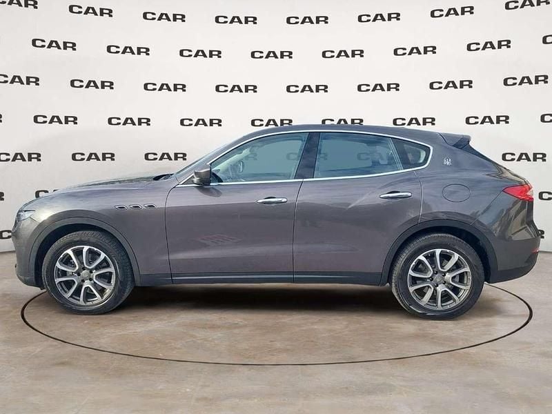 Usata Maserati Levante 275 CV (202 kW) 2017 Grigio SUV