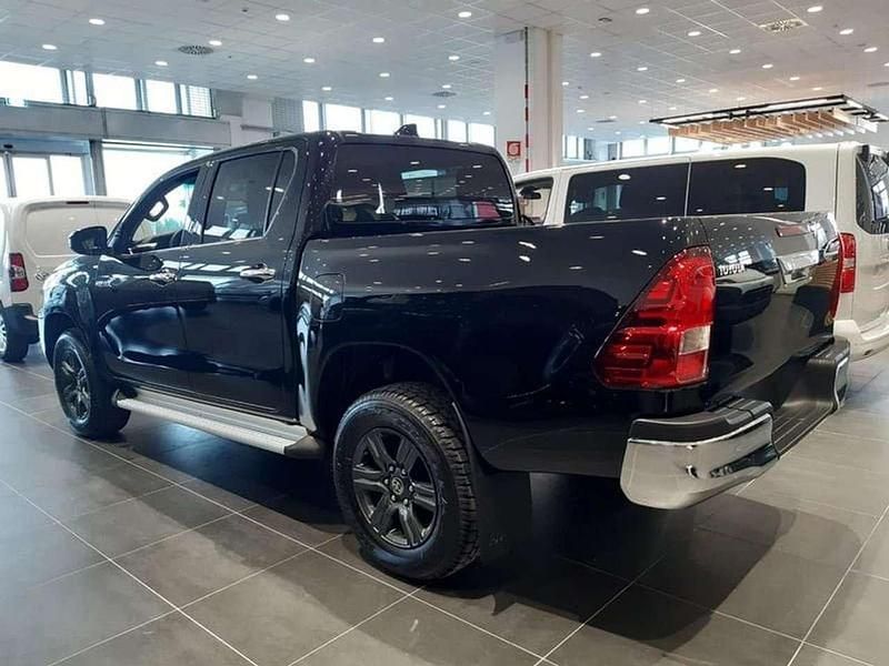 Nuova Toyota HiLux Lounge 150 CV (110 kW) 2025 Nero Pick-up